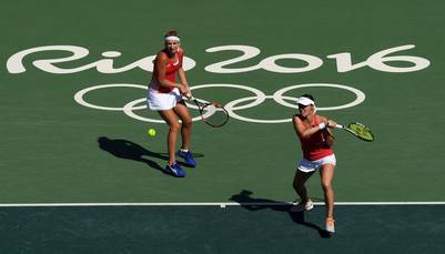 Martina Hingis, medalla de plata a los 35 años junto a Timea Bacsinszky (Reuters)