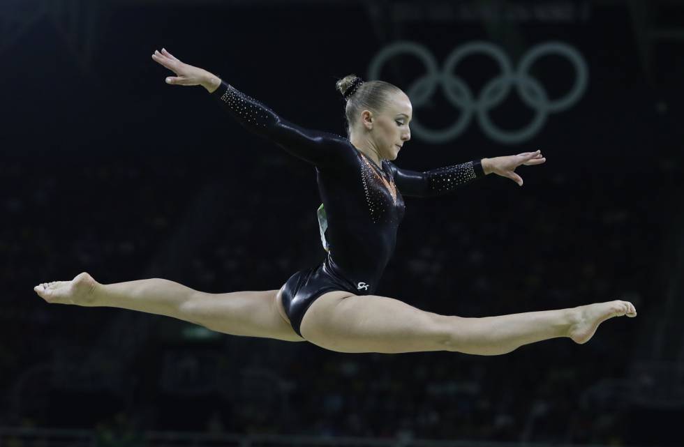 La holandesa Sanne Wevers en la final de barra. La holandesa Sanne Wevers en la final de barra.