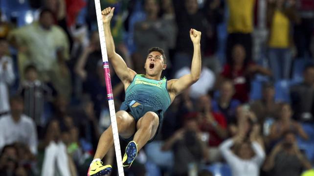 El brasileño Thiago Braz da Silva gana la medalla de oro en salto con garrocha. Foto. Reuters %image_alt%