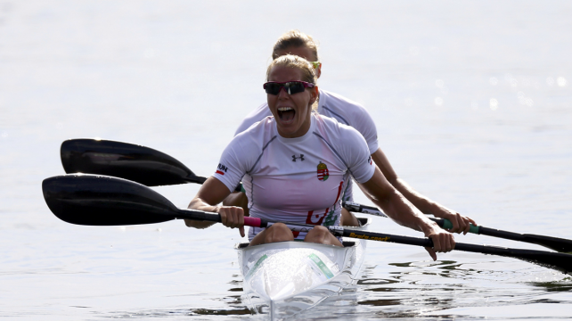 Gabriella Szabo y Danuta Kozak en plena competencia, esta mañana. Foto: Reuters %image_alt%