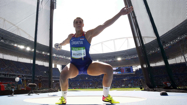 Sandra Perkovic en pleno tiro del disco. Foto: Reuters %image_alt%