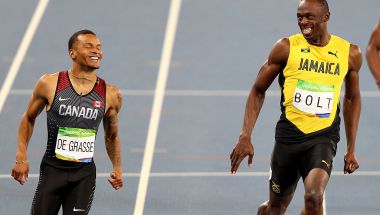 Usain Bolt llegó sonriendo con Andre de Grasse a la meta en la semifinal y disputará la final de los 200 m.(Crédito: Ian Walton/Getty Images)