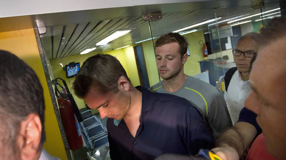 Dos de los cuatro nadadores involucrados en el incidente de Río. Dos de los cuatro nadadores involucrados en el incidente de Río.