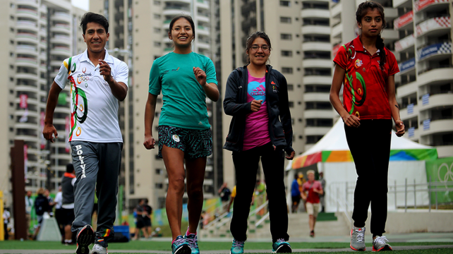 Los cuatro marchistas bolivianos que competirán hoy se entrenaron ayer en la Villa Olímpica. Foto: Jorge Uechi/Enviado especial %image_alt%