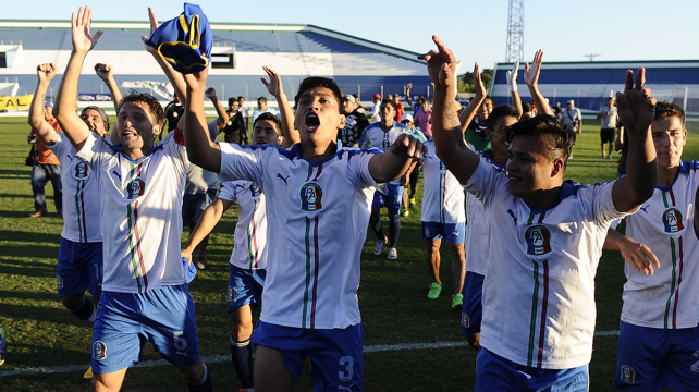 El festejo de los jugadores de Real América cuando ganaron el título de la Primera A. El equipo está en paro por deudas. Foto: Enrique Canedo %image_alt%