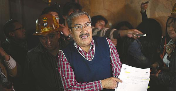 El dirigente de Fencomin, Carlos Mamani, calificó como una burla la respuesta del Gobierno a los mineros