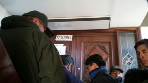 Funcionarios de la Fiscalía allanan oficinas de Fencomin en La Paz