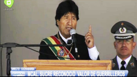 Morales en el acto de la Escuela de Sargentos en Cochabamba
