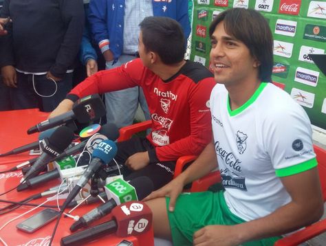 Marcelo Martins durante la conferencia de prensa. A su lado el golero Romel Quiñónez.