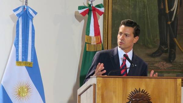 Enrique Peña Nieto, durante un foro económico en Buenos Aires, en julio. / EFE