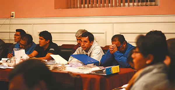 Abogados del Ministerio de Gobierno muestran las pruebas