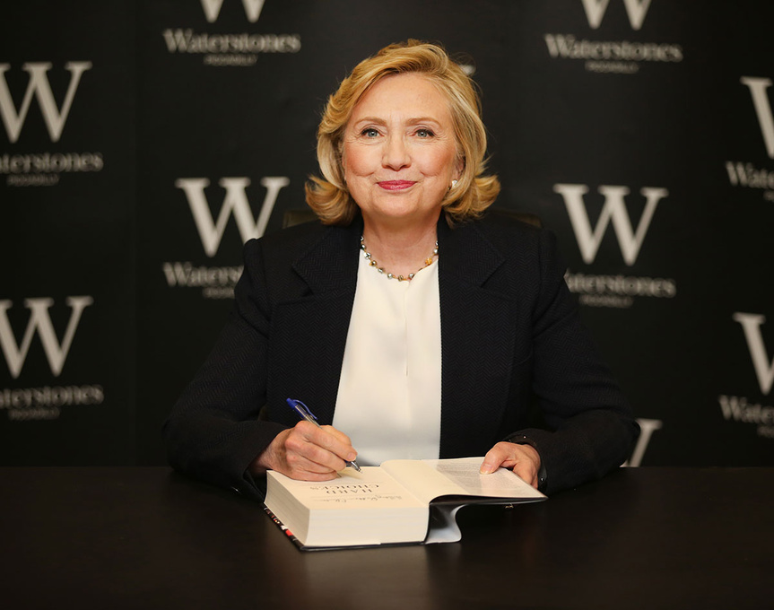 Estos libros nunca los firmaría Hillary. Estos libros nunca los firmaría Hillary.