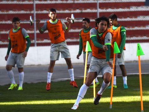 Marcelo Martins encabeza una tarea física en el estadio Siles.