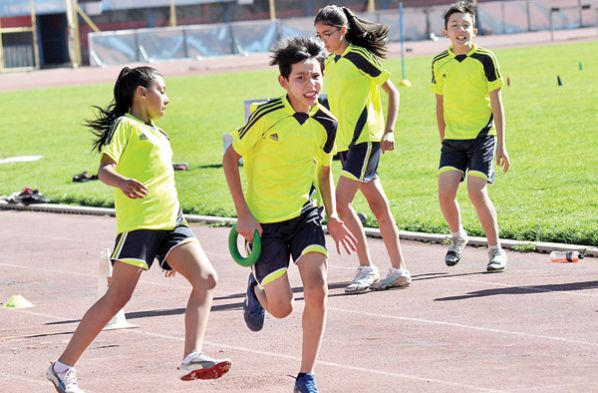 ATLETAS DEL COLEGIO LOYOLA SE CONSOLIDAN COMO LÍDERES EN LA COMPETENCIA ESTUDIANTIL DEL NIVEL PRIMARIO. NOÉ PORTUGAL