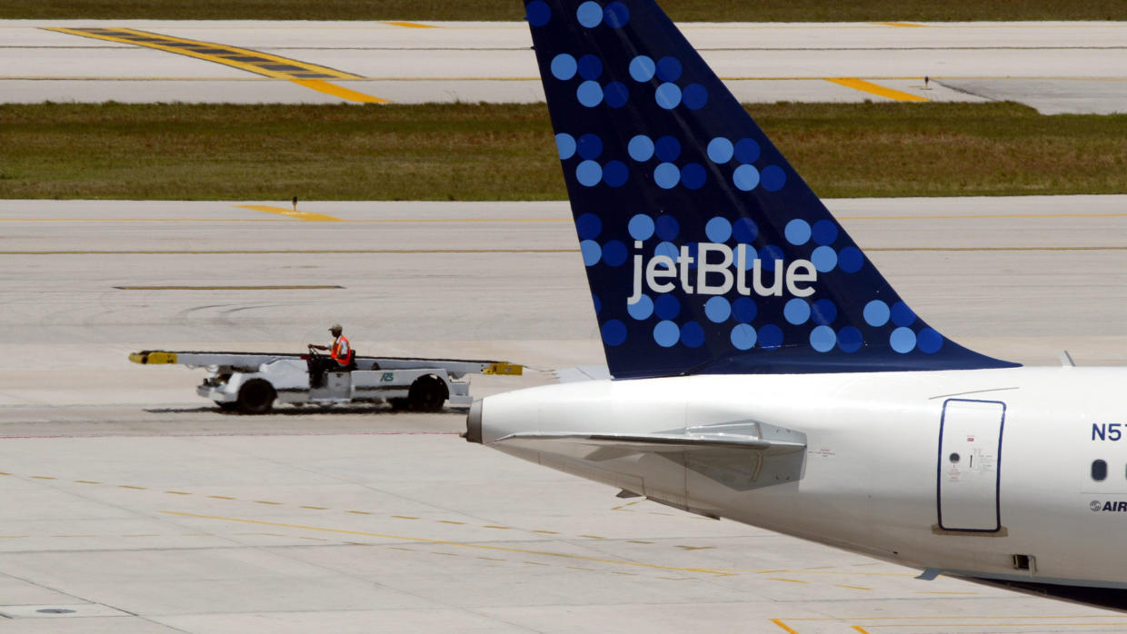 Una nave de la compañía aérea estadounidense JetBlue.