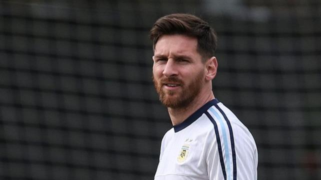 Messi dejó de lado su renuncia a la Albiceleste y estará en el partido con los charrúas por eliminatorias. Foto: Internet %image_alt%