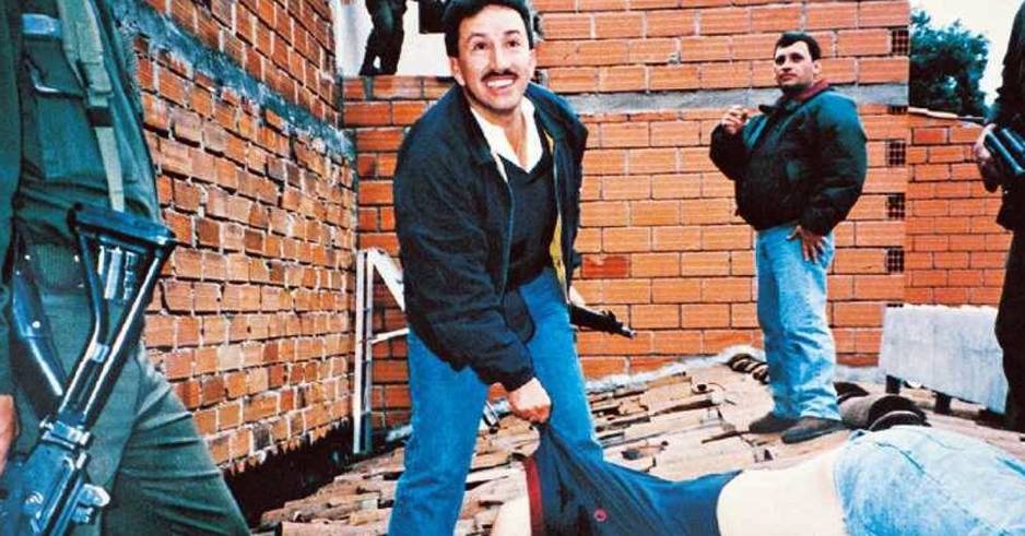 Escobar murió el 2 de diciembre de 1993 a manos del comandante Hugo Aguilar.