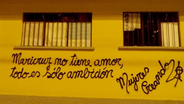 Generan polémica graffitis de Mujeres Creando en contra de Maricruz Ribera