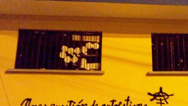 Generan polémica graffitis de Mujeres Creando en contra de Maricruz Ribera