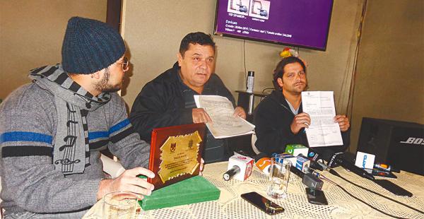 David Baldelomar Leaños (centro) y sus hijos, Diego y David, hablaron sobre los hechos que derivaron en la muerte de Mauricio en la cárcel
