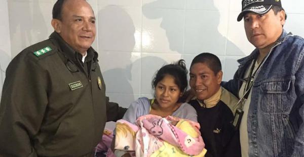 Los felices padres agradecieron el trabajo de la Policía que realizó diferentes operativos para recuperar a su bebé