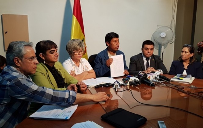 UD se declara en emergencia por reglamento que obliga a senadores a pedir licencia