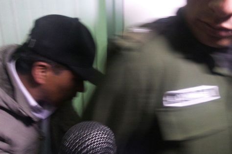 El concejal paceño del MAS Mario Condori tras concluir su audiencia cautelar. Foto: Dennis Luizaga