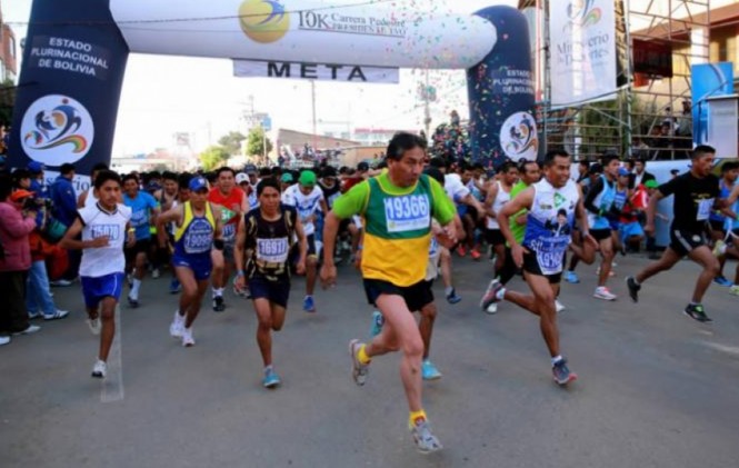 Huanca y Mendoza ganan la carrera pedestre 10K 