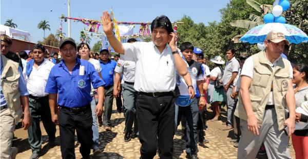 El presidente Morales estuvo esta mañana en el Chapare, donde se refirió también a las telefónicas Viva y Tigo