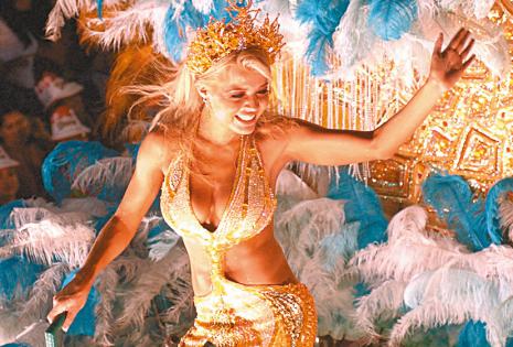Maricruz fue una de las reinas de Carnaval más recordadas. Es la única que lució esa corona siendo casada. Nadie sabía de su boda