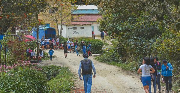 La Unidad Académica Campesina, de la Universidad Católica Boliviana San Pablo, funciona en Carmen Pampa, donde ocurrió el delito