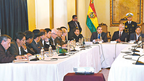 La reunión entre el Gobierno, la Federación de Municipios y gobernadores en Palacio de Gobierno el 31 de agosto