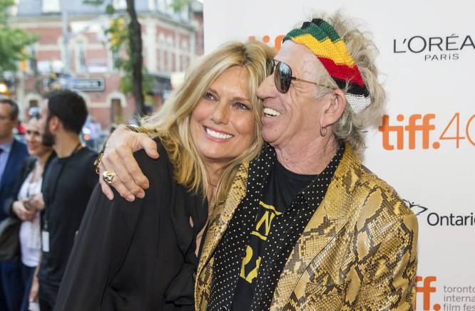  Keith Richards:  “El secreto de nuestro matrimonio es que ella sabe manejarme, y eso es muy difícil". Muy sabio, como siembre, el guitarrista de los Rolling Stones. A diferencia de su compañero Mick Jagger, que a sus 72 años se convertirá en padre por octava vez (con la bailarina Melanie Hamrick, de 29 años), Keith lleva casado con Patti Hansen desde hace un mundo, 1983.
