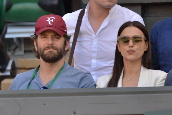  Bradley Cooper:  "Estoy tratando de ser más reflexivo, porque tiendo a perder la perspectiva". Esta frase la dijo el actor después de divorciarse de la actriz y bailarina estadounidense Jennifer Esposito, con quien estuvo casado un año. Ahora es pareja de la ex de Cristiano Ronaldo, la modelo Irina Shayk. Aunque en la foto no parezcan muy felices. Bah, un día rarillo.