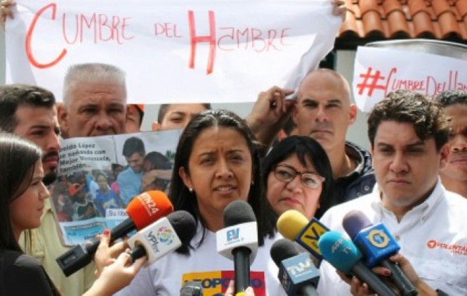 Oposición venezolana protestó en Embajada de Bolivia en Caracas y llamó “chulo” a Evo Morales