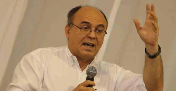 Reymi Ferreira, ministro de Defensa, presentó ayer sus dos libros