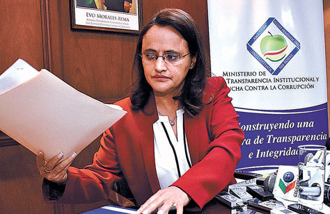 Informe. La ministra de Transparencia, Lenny Valdivia, en su despacho. Foto: AFKA 