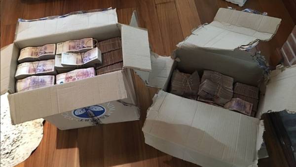 Dinero, joyas y relojes secuestrados en la casa de Carlos Tomeo en el Country Abril.