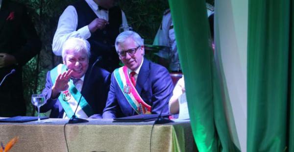 El alcalde bromeó con el presidente en ejercicio Álvaro García