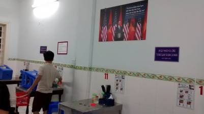 En el primer piso, uno de los tantos carteles que recuerdan que allí cenó Obama.