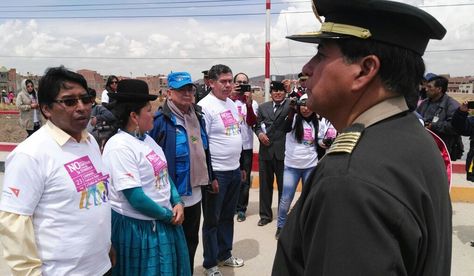 La ministra de Justicia, Virginia Velasco, junto a autoridades del Perú en la región fronteriza de Desaguadero. Foto: Ministerio de Justicia