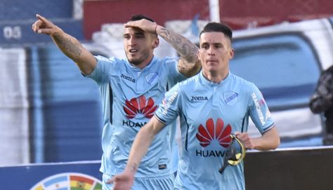 Gastón Cellerino, autor del segundo gol, y Juan Miguel Callejón.