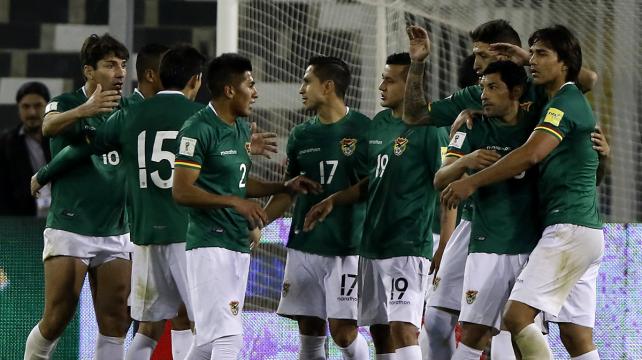 Bolivia ganó a Perú en La Paz (2-0) y empató con Chile (0-0) en Santiago. Foto. Archivo %image_alt%