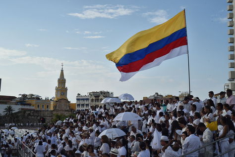 Cientos de personas asistieron al acto de la firma de paz entre las FARC y el Gobierno de Colombia. Foto: CNN