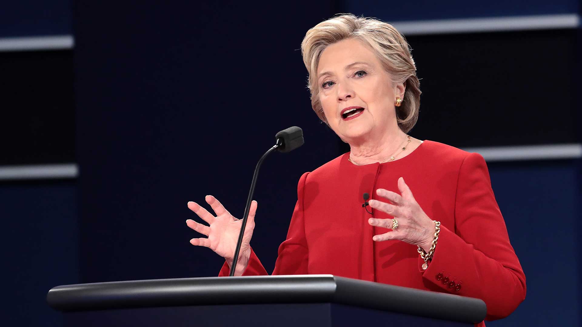 (AFP) Clinton dijo que el historial de Trump, con sus múltiples quiebras, muestran que sería un mal presidente