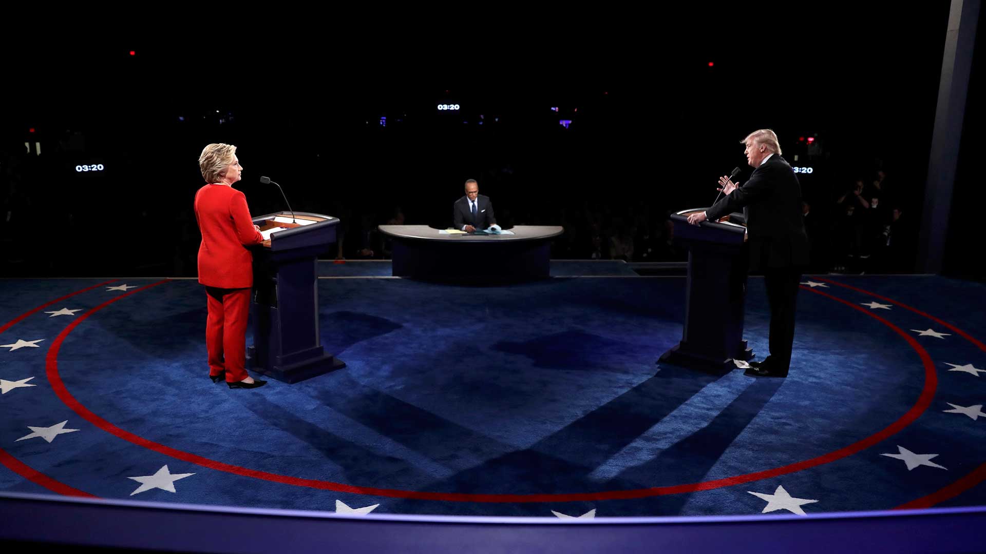(Reuters) El primer debate entre los candidatos a la presidencia de Estados Unidos, Hillary Clinton y Donald Trump, finalizó el lunes luego de más de una hora y media de intercambios y acusaciones entre quienes se disputan el sillón más poderoso del mundo
