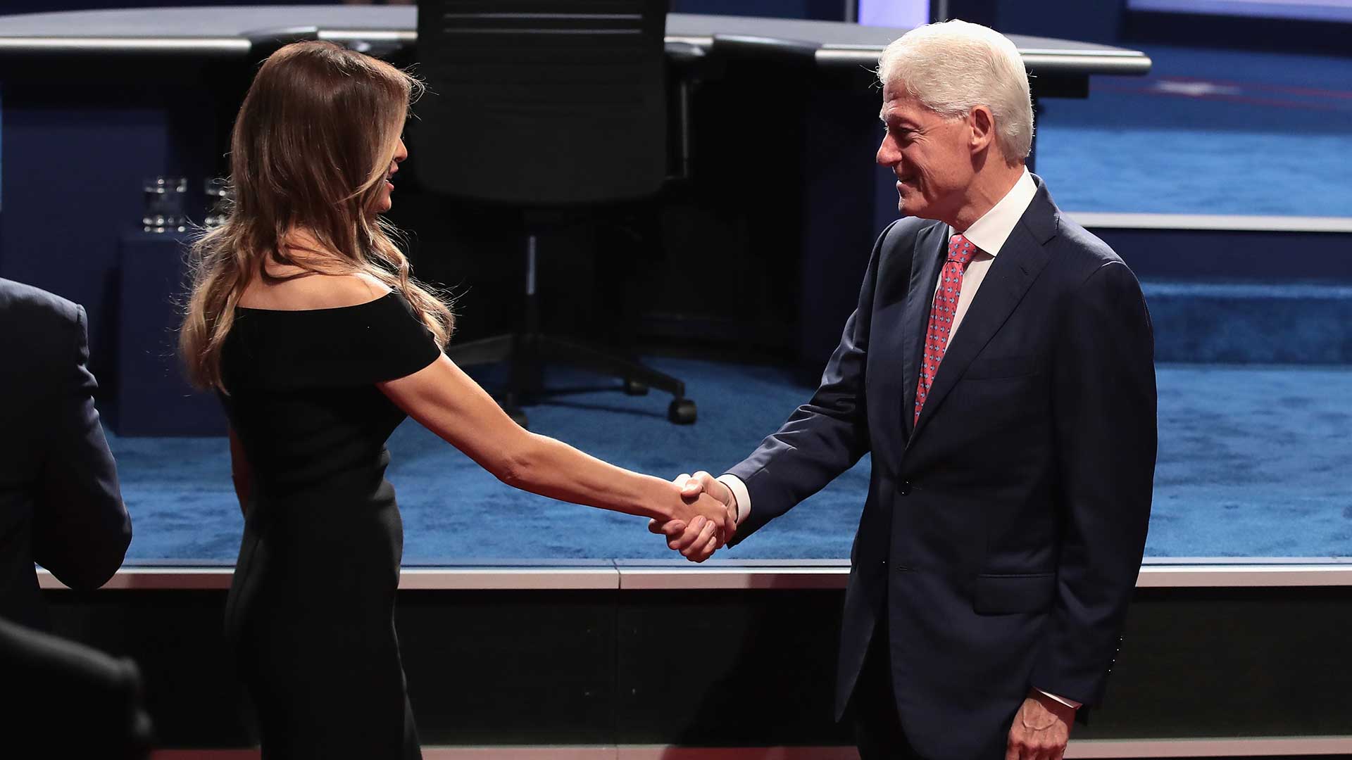 (AFP) Uno de los cruces más intensos fue sobre el tema del comercio internacional. Clinton, atacada en este tema por Trump, defendió la herencia de Bill Clinton.