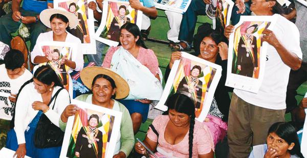 Los cocaleros, la principal base política de Evo Morales, lo quieren en la Presidencia por otro periodo