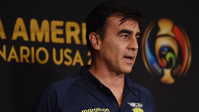 El entrenador de la selección ecuatoriana habló con DIEZ sobre el partido contra Bolivia, en La Paz. Foto: Agencias %image_alt%
