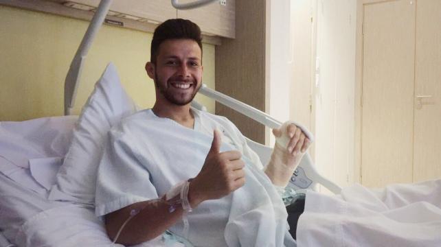 Óscar Ribera se recupera en la clínica Foianini. El lateral acabó con una placa de cuatro clavos. Foto: Club Oriente Petrolero %image_alt%